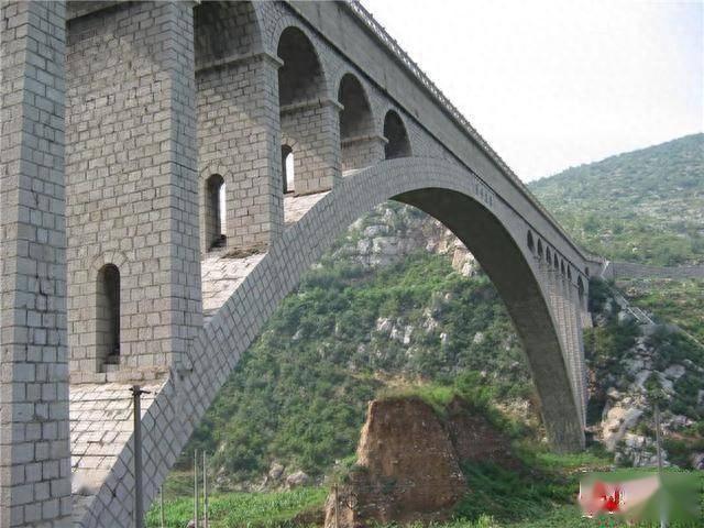 跃峰渠险峰渡槽：镌刻在太行山间的传奇