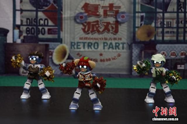 五省份人形机器人在北京“秀舞技”
