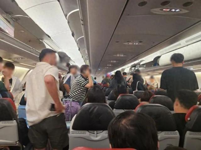 亚航一客机降错机场！乘客、空乘全懵了