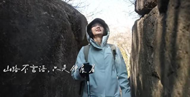 卜冠今一个人住北京小平房，院子里有菜地，31岁未婚开17万的车子