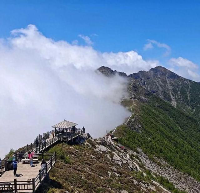 穿越四季感受太白山的“魔法降温”
