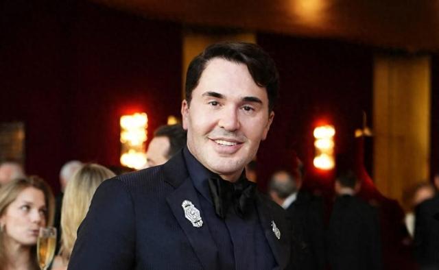 洛克王国镰刀卡布属性（现实盖茨比他到处发钱）