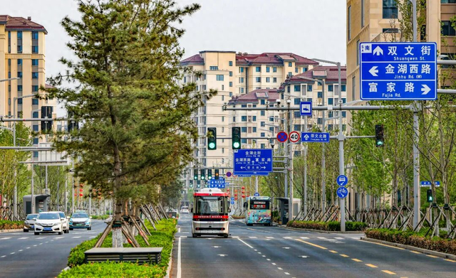 人工智能红绿灯落地雄安新区容东数字道路，出行体验再提升