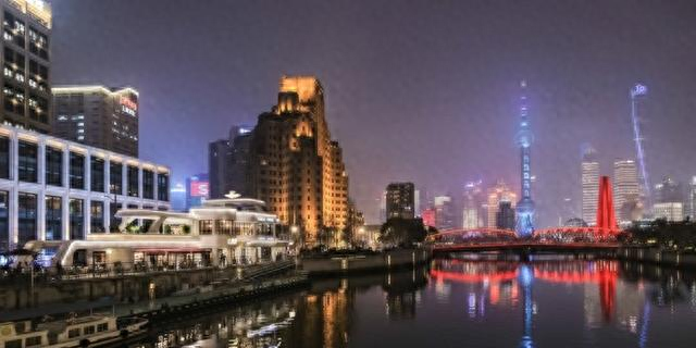 上海不只有LV巨轮，苏州河畔，一艘书香文化大船“起航”