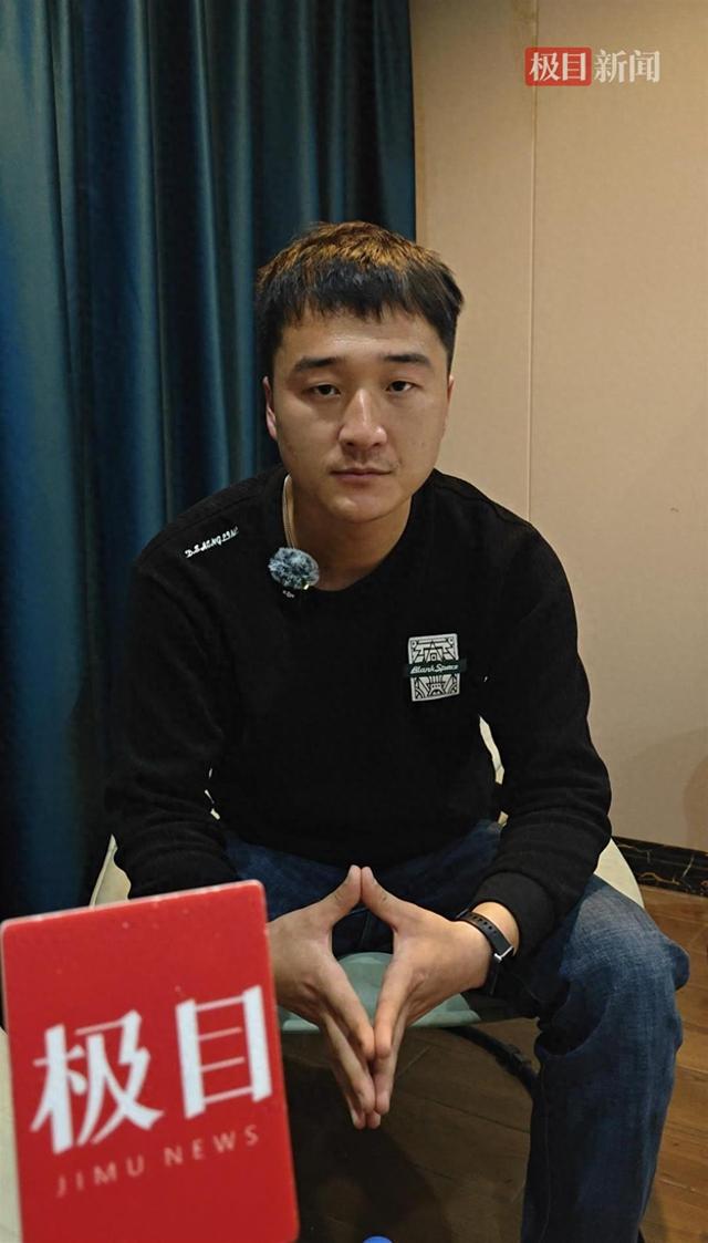 妻儿三人被杀案受害者金手镯被剪断，失窃48克金首饰在货车上被找到，丈夫称案发数月前曾借5000元给嫌犯