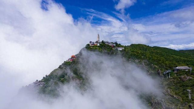 10月1日，大理州公民免门票游览鸡足山