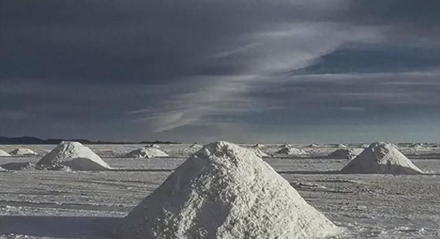 又一个中国伙伴倒向美国，撕毁合同	，骗走20亿！把矛头对准了中国