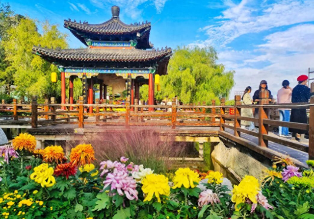 跟着央视打卡！沉浸式赏秋自驾攻略请查收~还有加油站专属福利