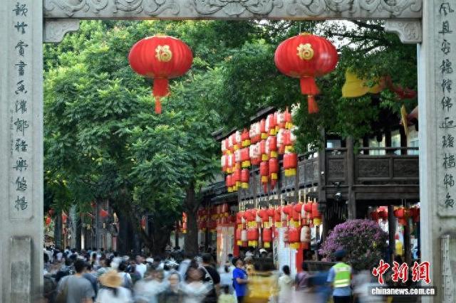 国庆中秋假期 福州坊巷吸引游客