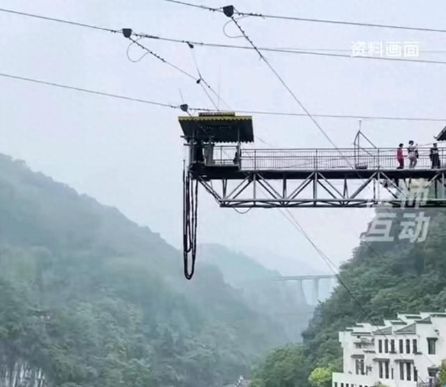 蹦极掉水里，景区停业整顿！