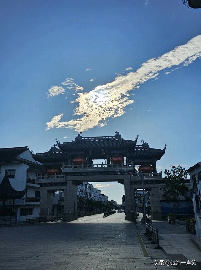 周庄的天空，万里长空，白云悠长