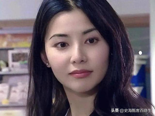 21岁拍三级，30岁被出轨，38岁嫁大佬，如今52岁没孩子也被宠成宝
