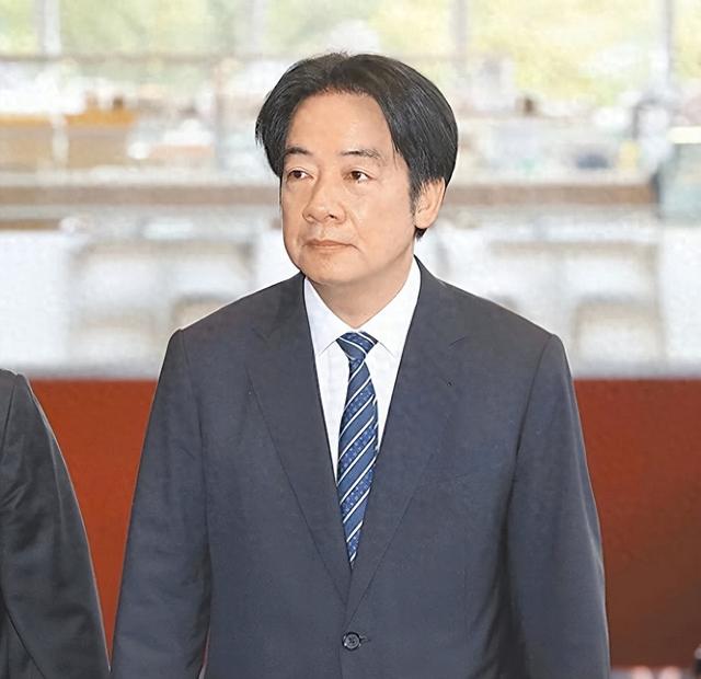 5个小时，岛内超100万人联署	，要将赖清德赶下台，蓝白合虽迟但到