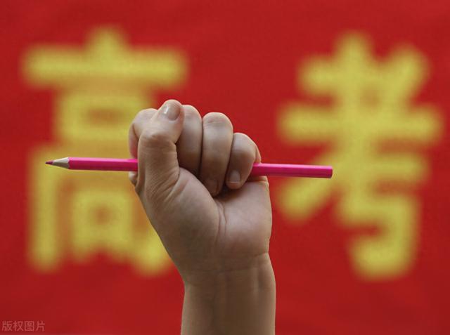 女生选什么专业就业前景好（适合女生报考的三大专业）