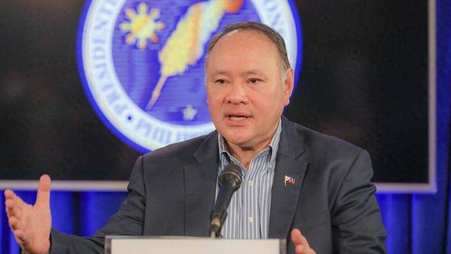 菲律宾军方得到美国指令，发动政变推翻马科斯，阻止亲华派上台？