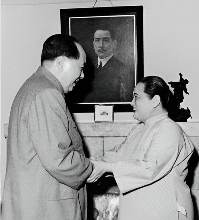 毛主席追悼会四个“没想到”，华国锋罕见发怒，李讷：太遗憾了