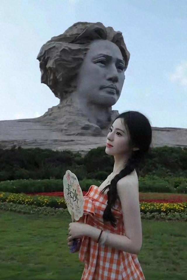 中国传媒大学校花 李乐涵 明眸摄人+黑天鹅气质 这妩媚谁顶得住？