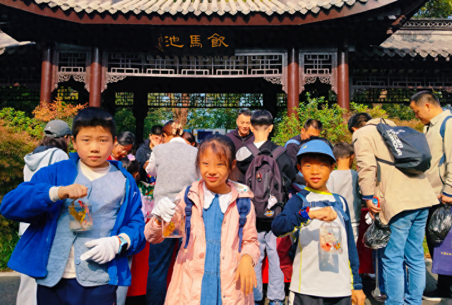 “无痕山林”小卫士，共筑生态新画卷——栖霞社教举办“金陵明秀，人文栖霞”游学系列活动