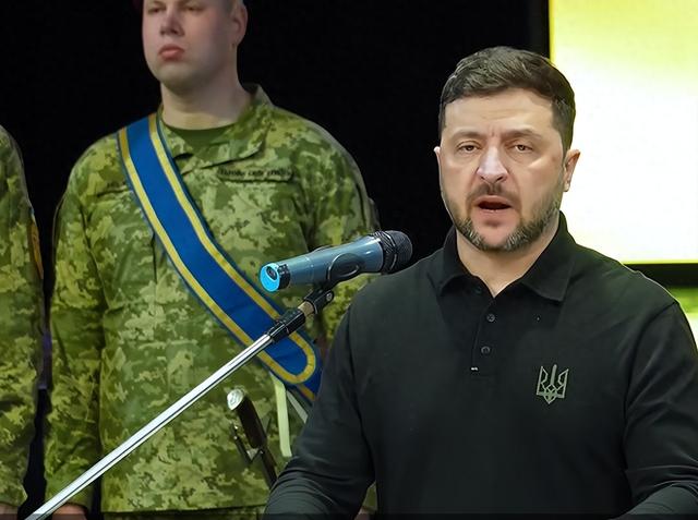 泽连斯基撑不住了? 外交碰壁、援助断档、前线失守, 内忧外患陷绝境