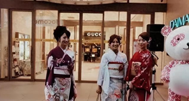 大量日本游客涌入北京，打着旅游幌子不去旅游不吃美食，来干嘛？