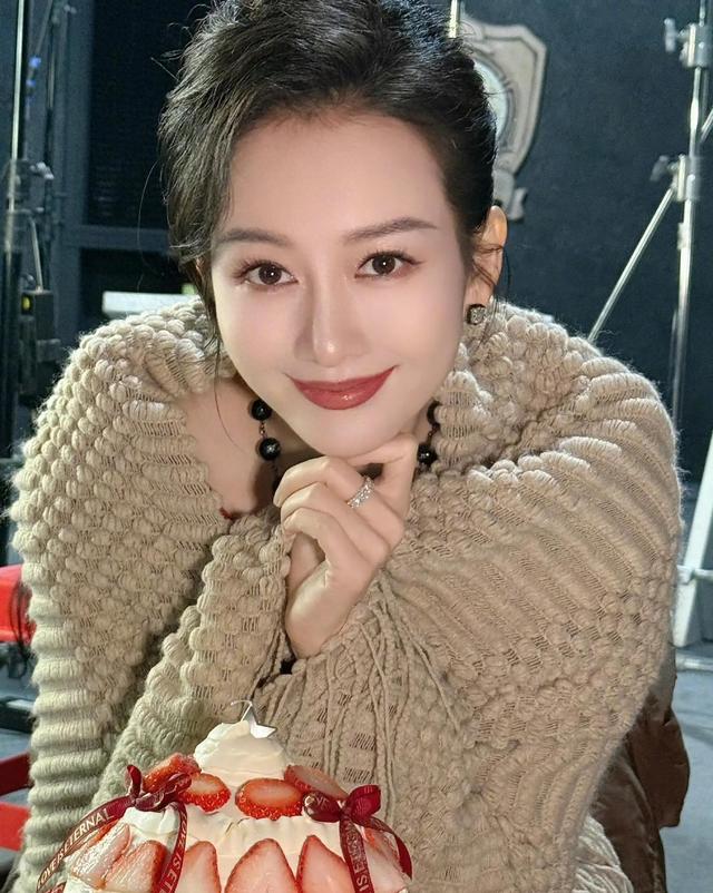 王鸥近照大变样	，42岁发福告别“刻薄相”，这种气质才叫国民小姨