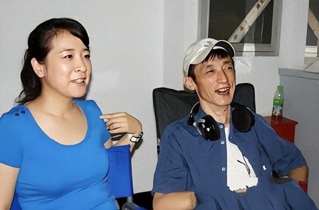 她是国家一级女演员，多次给坐轮椅丈夫戴绿帽，如今儿子也是演员
