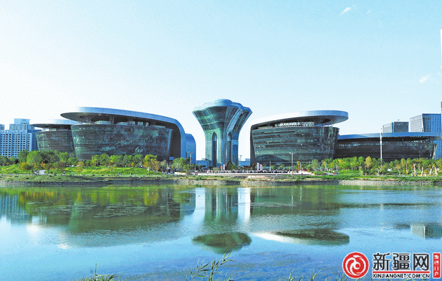 乌鲁木齐：碧水绕城 生态如画