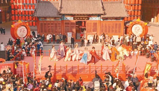 穿汉服游沈阳方城 再现礼韵风华