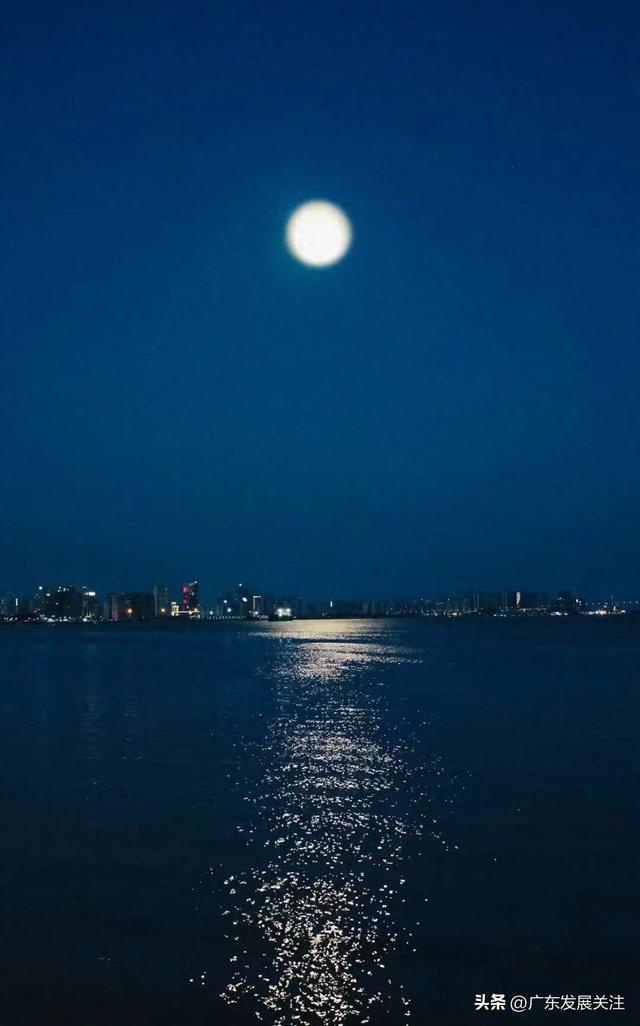 打卡汕头轮渡 邂逅“海上生明月”