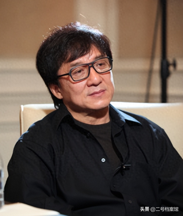 官媒对成龙的称呼变了！三字之差释放强烈信号	，王晶真没说错