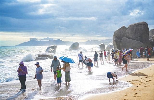 天涯海角：壮美海景引游人