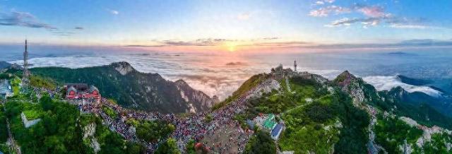 泰安：秋染岱宗 云海日出撼人心