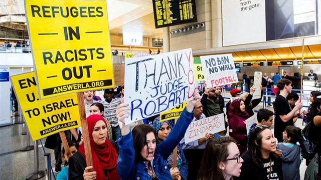 从12.5万骤降至7500！特朗普急砍难民配额，只有白人能当难民？