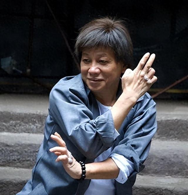 一场追悼会，戳穿了梁小龙在香港的真实地位	，原来成龙没说谎！