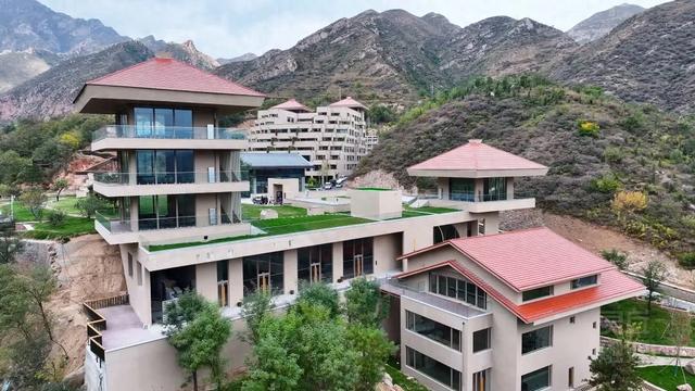 国庆假期第三天 车河社区与桃花山风景区人气持续攀升
