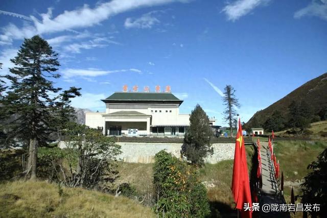 国庆登雷古山：红染群山处 云海伴咖啡