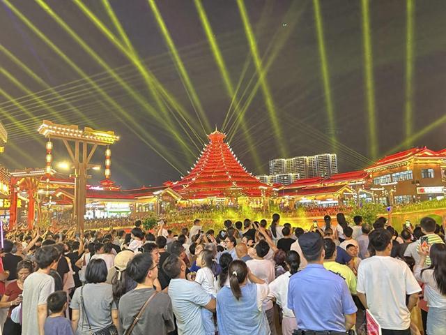 怀化“双节”旅游火出圈，假期前五天累计接待客流达121.73万人次