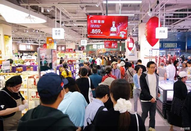 超500万人次打卡、客流增3倍 电商“双节”线下消费爆发
