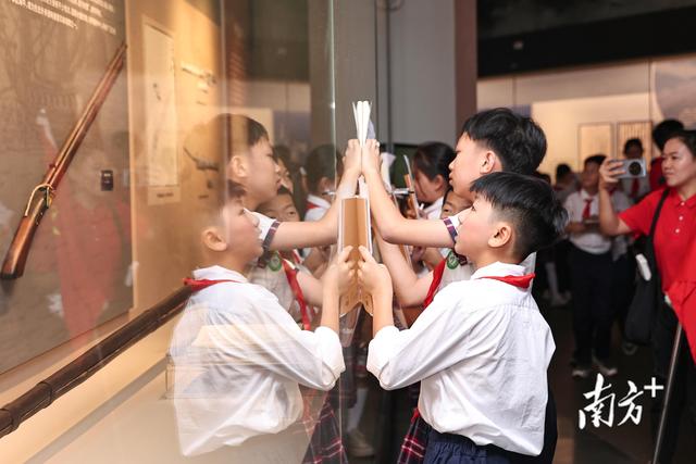 “中国航海火器文物展”在海战博物馆开幕，120件（套）文物亮相