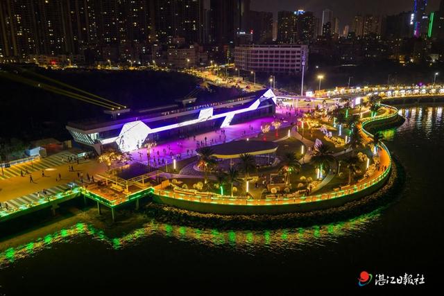 海豚湾亮灯闪耀港城