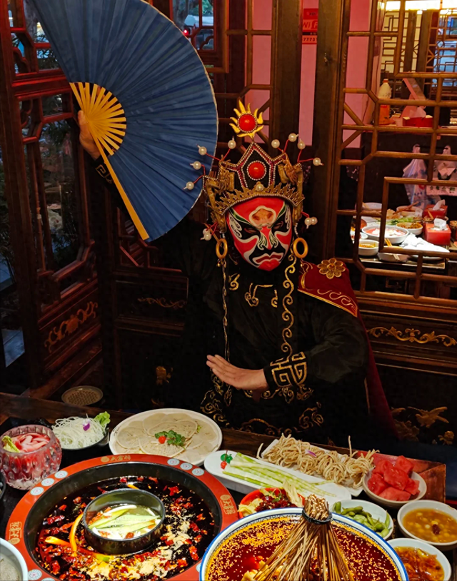 朋友非要去开火锅店，投入几十万，现在每天营收2000，头发都白了