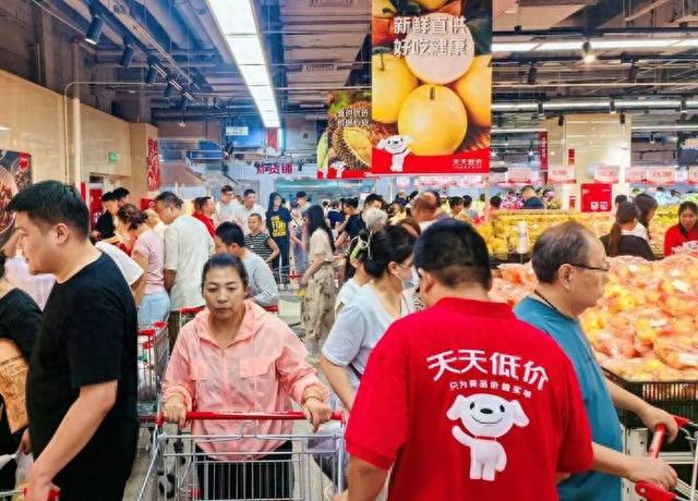 10万人挤爆涿州！刘强东甩出王炸，这价格让同行彻夜难眠