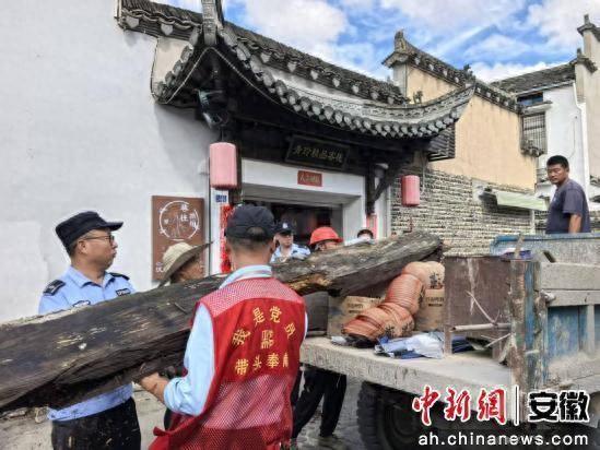 黟县宏村镇：全员清扫净迎“双节”