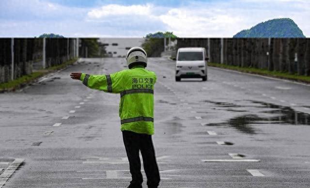 任何人与你聊天，都要记住，聊什么都可以，这三件事千万别聊