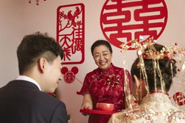 现在可怕的不是90后不结婚，而是70后的父母不催婚，一切顺其自然