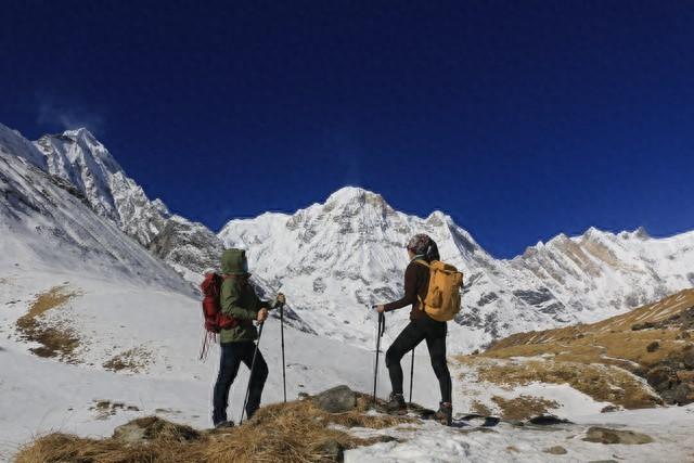 冬季户外徒步登山：莫让美景成“险境”