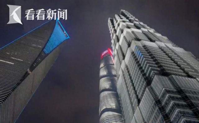 上海为游客操碎了心！有人突然躺街上，太拼了...警方宣布：认准他们↗