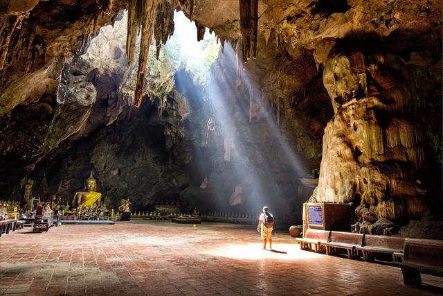 湖北惊现80公里跨省溶洞，藏古栈道+人类遗迹，传言与避计生有关