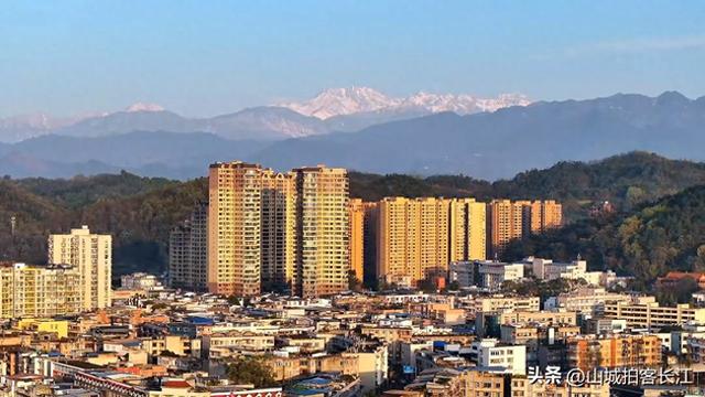 四川很“魔幻”的县，50公里海拔差5000米，是成都人休闲的后花园