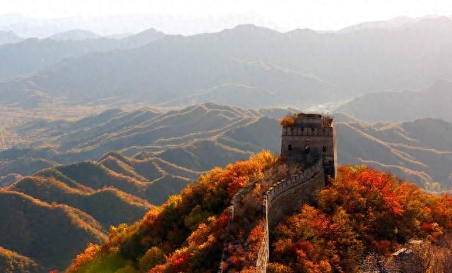 长城之秋，在这里燃成烈焰！这5处红叶秘境，藏着最壮丽的北国